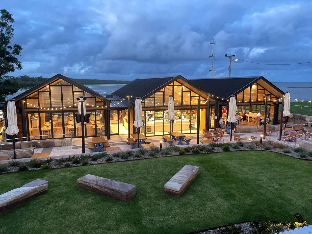 Huskisson Hotel Bagian luar foto