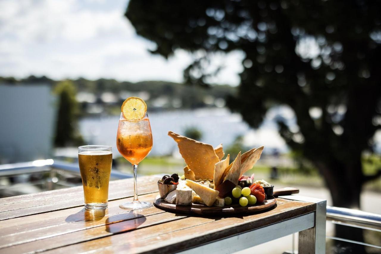 Huskisson Hotel Bagian luar foto