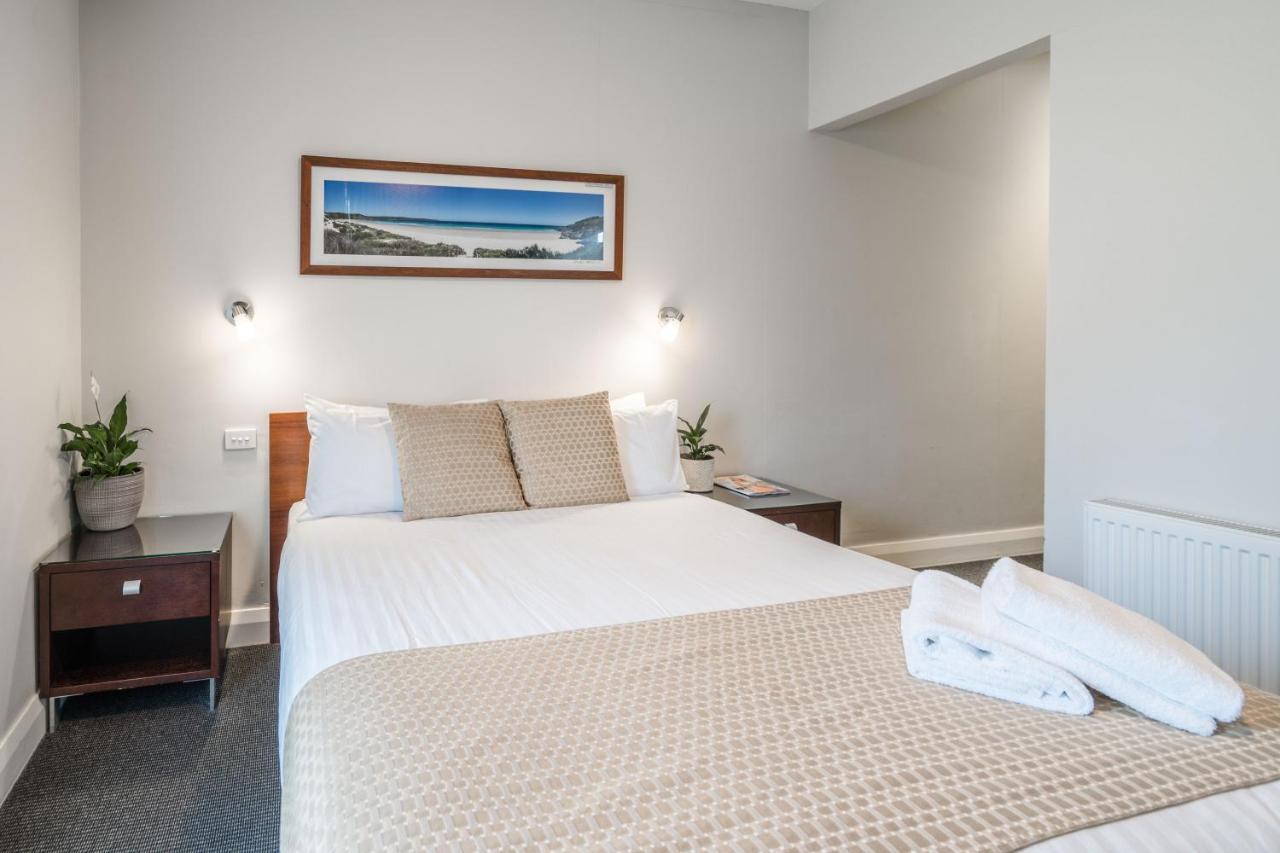Huskisson Hotel Bagian luar foto