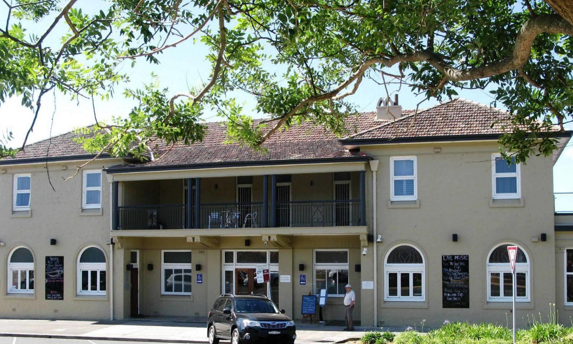 Huskisson Hotel Bagian luar foto
