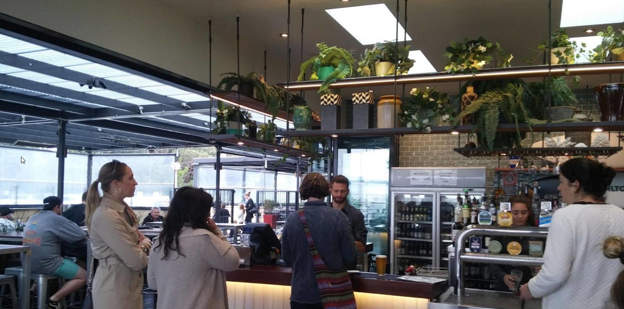 Huskisson Hotel Bagian luar foto