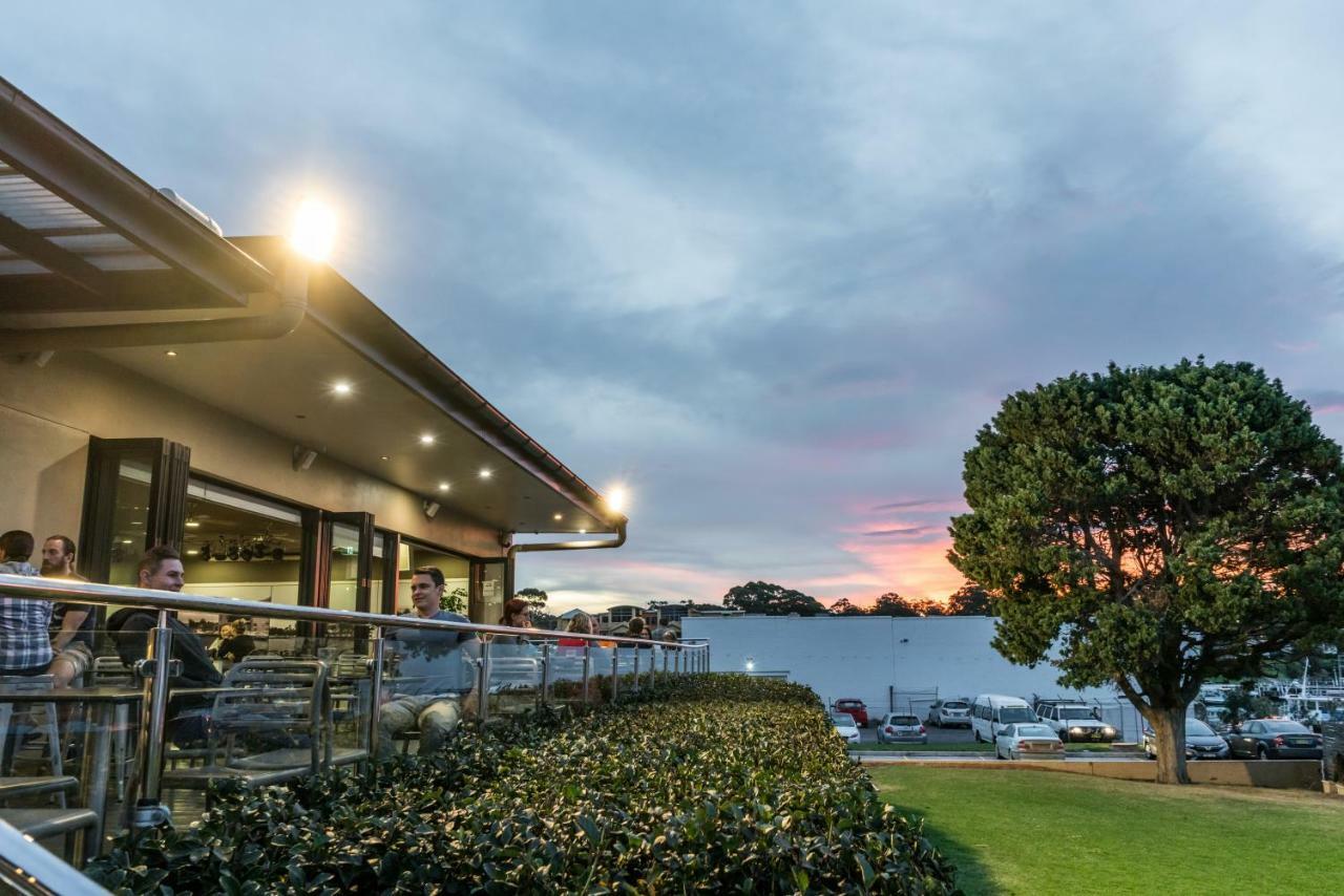 Huskisson Hotel Bagian luar foto