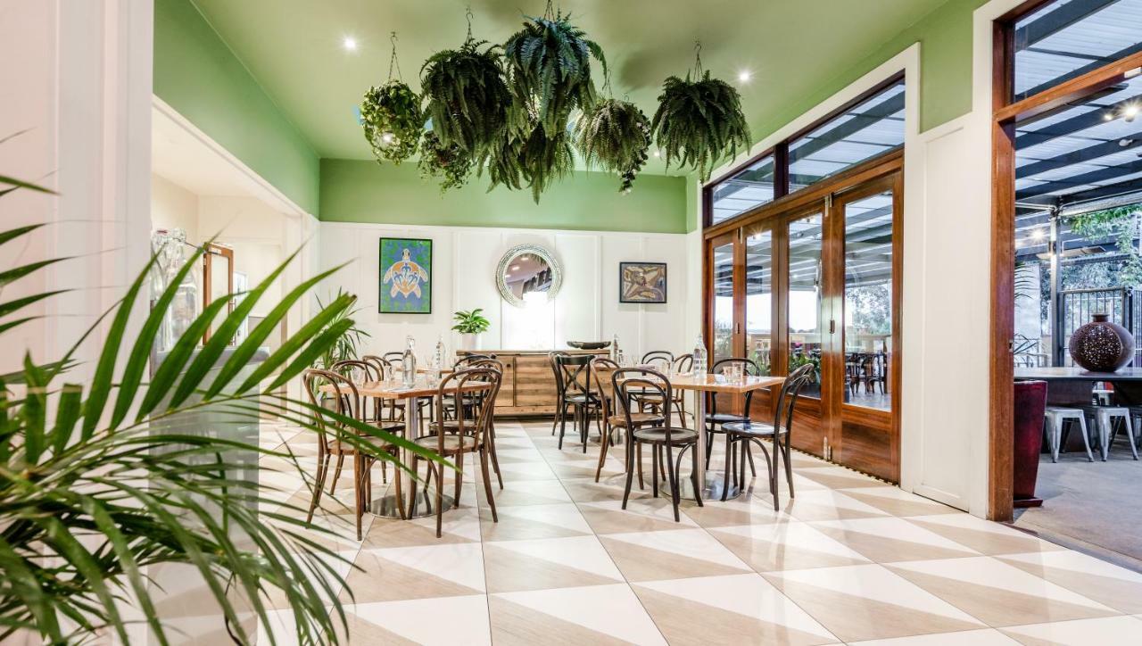 Huskisson Hotel Bagian luar foto