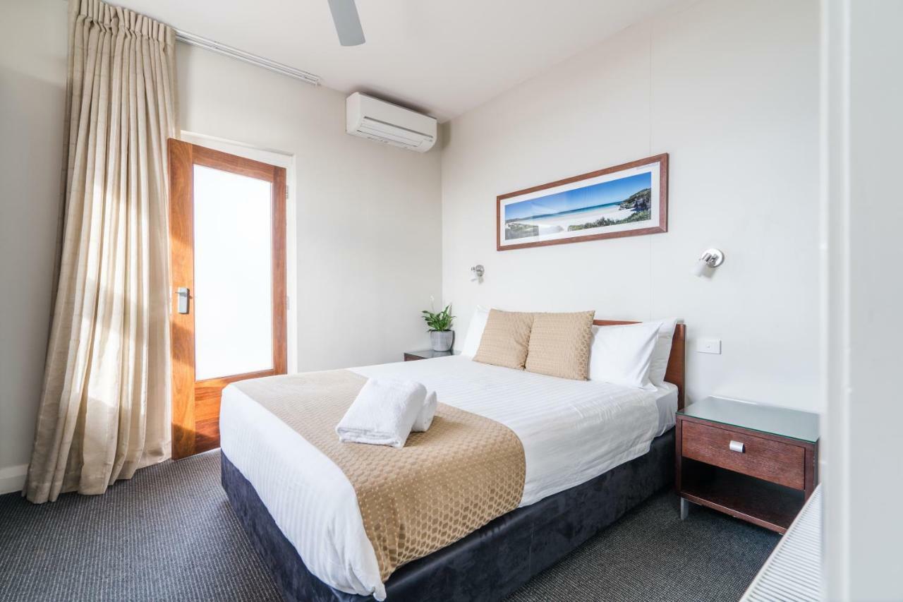 Huskisson Hotel Bagian luar foto